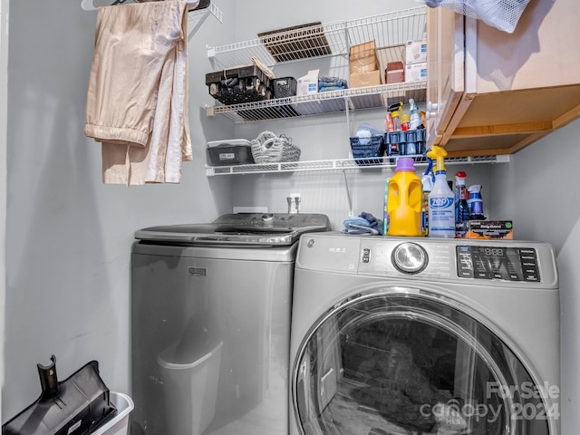 washroom featuring washer and clothes dryer