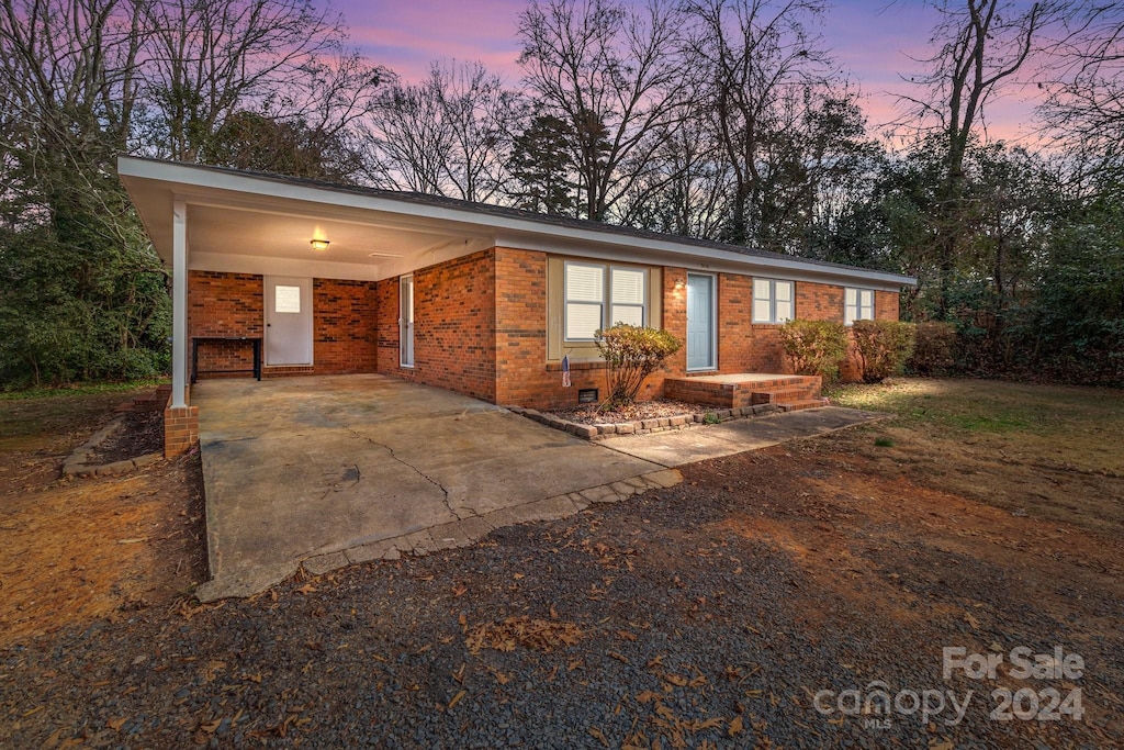 single story home with a carport