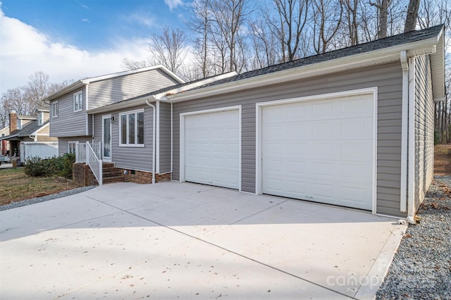 view of front facade with a garage