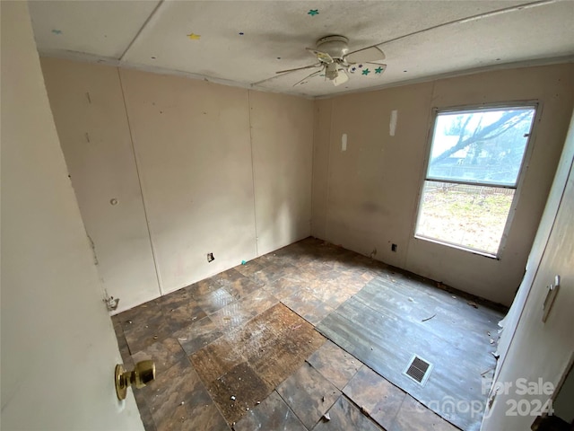 unfurnished room featuring ceiling fan