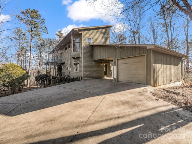 view of front of home featuring a garage