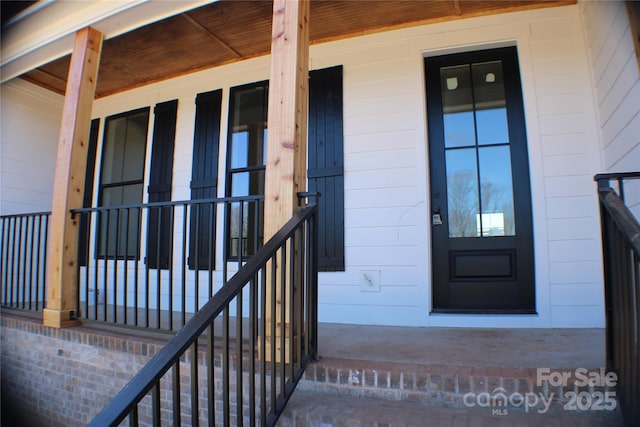 entrance to property featuring a porch