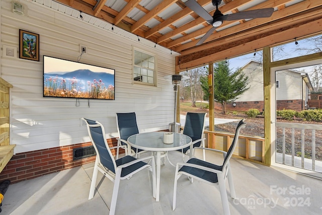 sunroom / solarium with ceiling fan