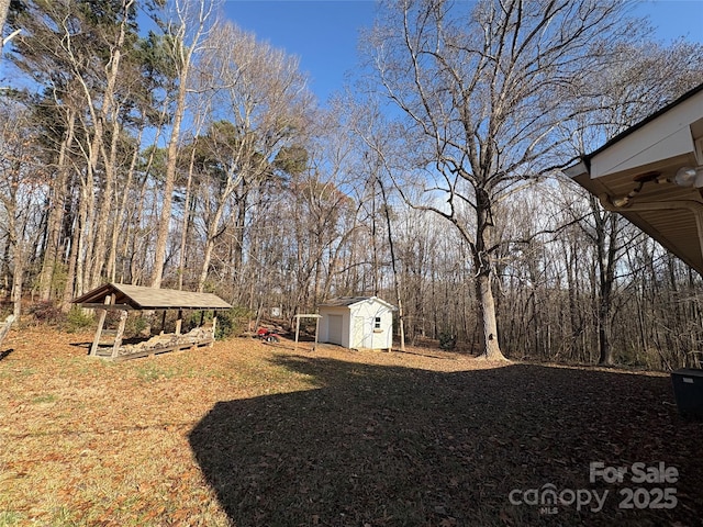 view of yard with an outbuilding and a shed