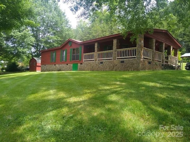 view of front of home with a front lawn