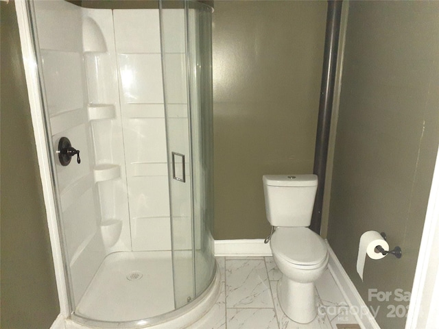 bathroom with toilet and a shower with door