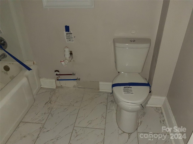 bathroom featuring a bathtub and toilet