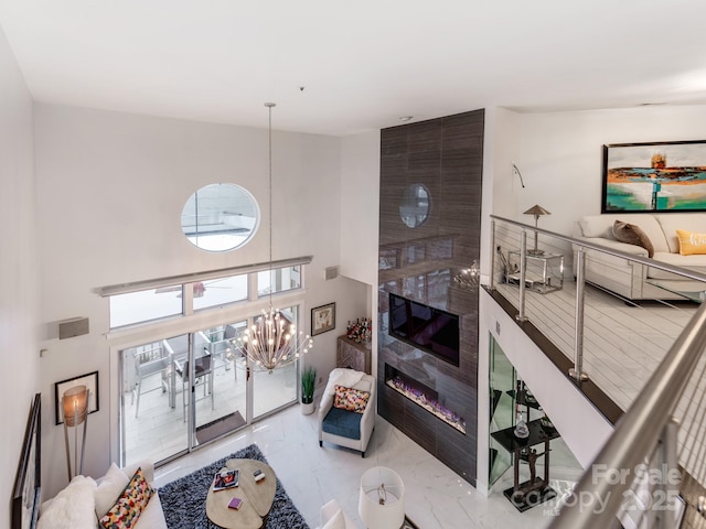 living room with a notable chandelier