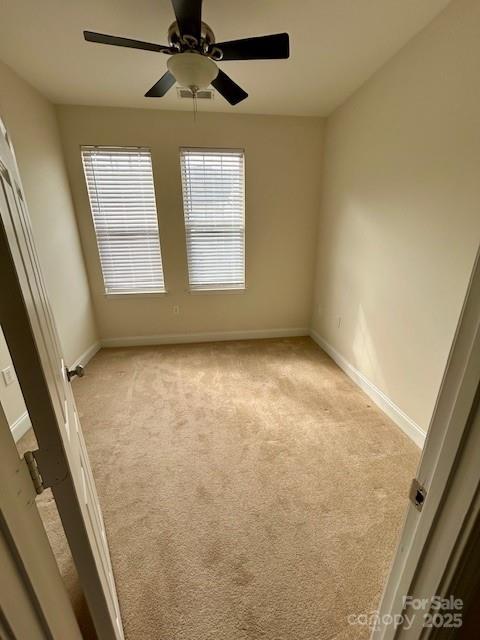 carpeted empty room featuring ceiling fan