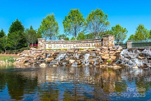 community / neighborhood sign featuring a water view