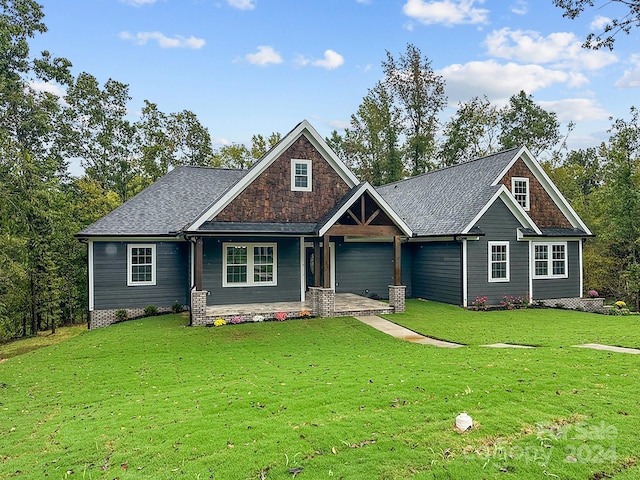 craftsman-style home featuring a front yard