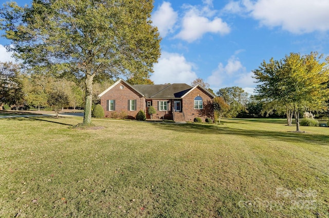 single story home featuring a front lawn