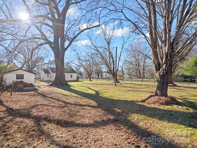 view of yard with an outdoor structure