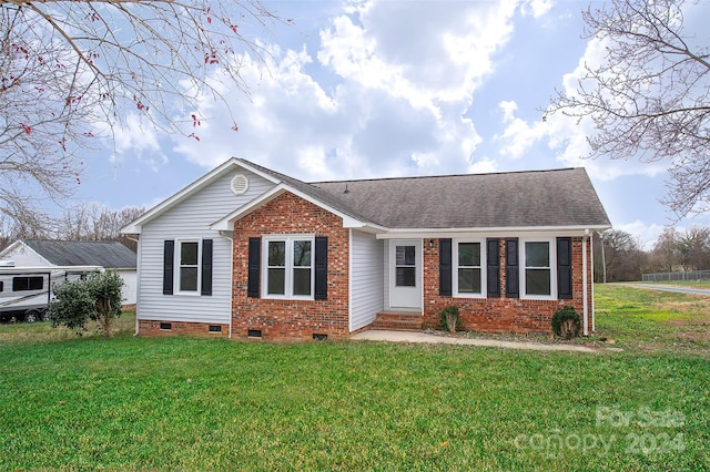 ranch-style house featuring a front yard