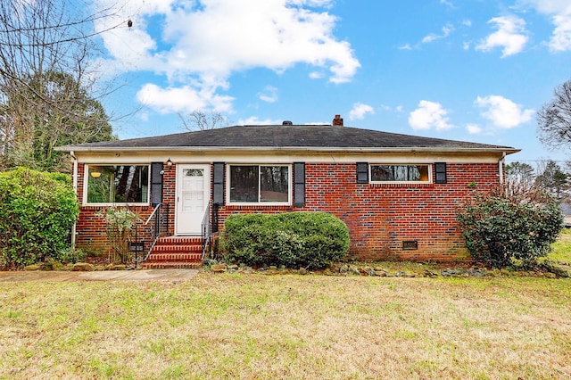 view of front of home with a front lawn