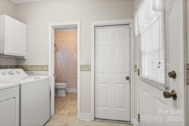 washroom featuring cabinets and independent washer and dryer