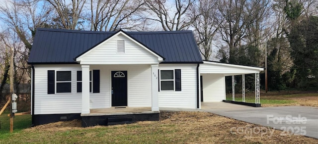 view of front of home with a carport