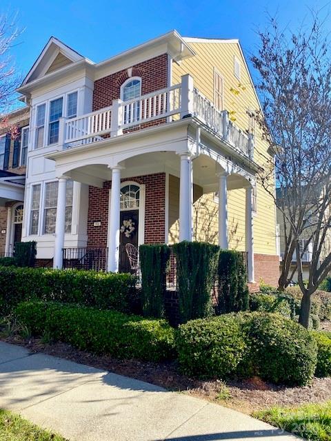 view of front of home featuring a balcony and a porch