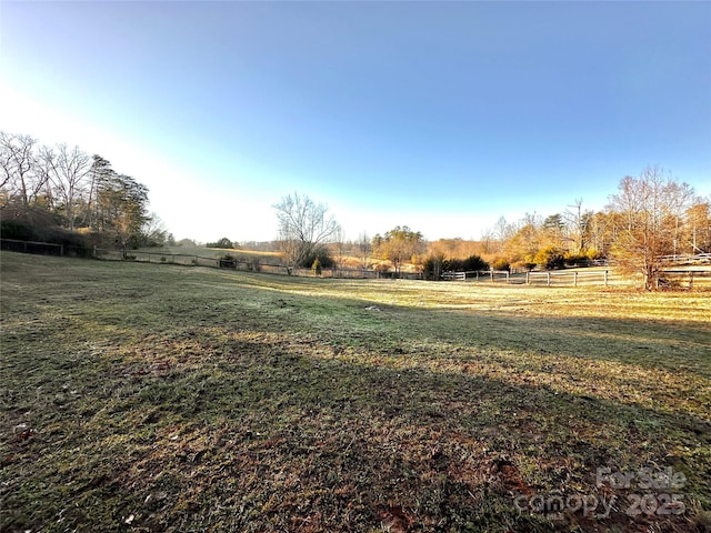 view of yard featuring a rural view