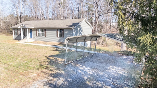 view of front of house with a carport and a front yard