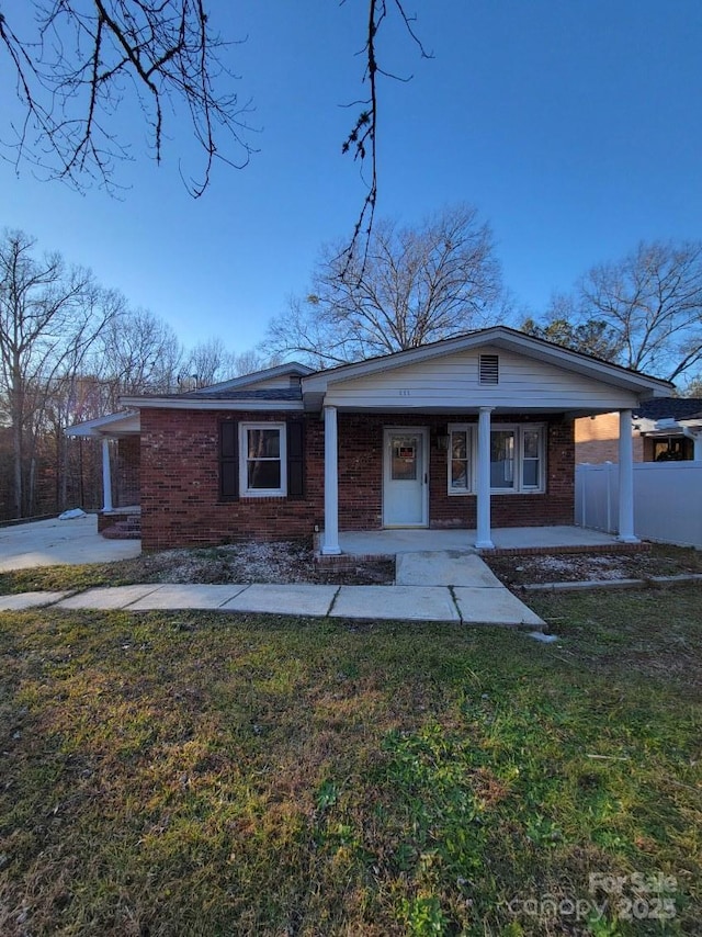 view of front of house with a front yard