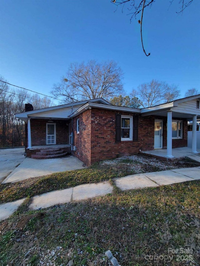 view of front of home with covered porch