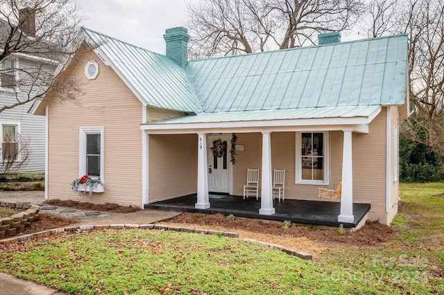 view of front facade featuring a porch