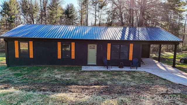 view of front of house featuring a patio area