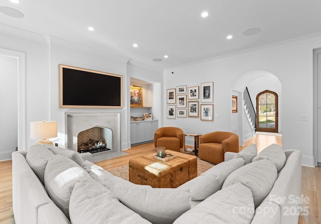 living room featuring light hardwood / wood-style flooring and ornamental molding