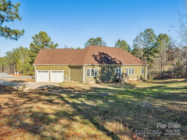 view of front of property featuring a front yard and a garage