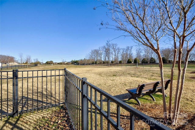 view of yard featuring a rural view