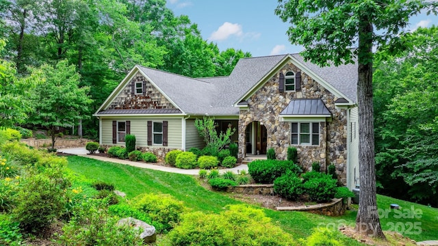 craftsman-style home with a front yard