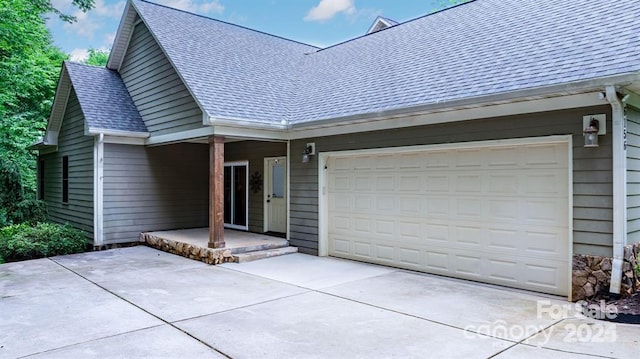 view of front of property featuring a garage