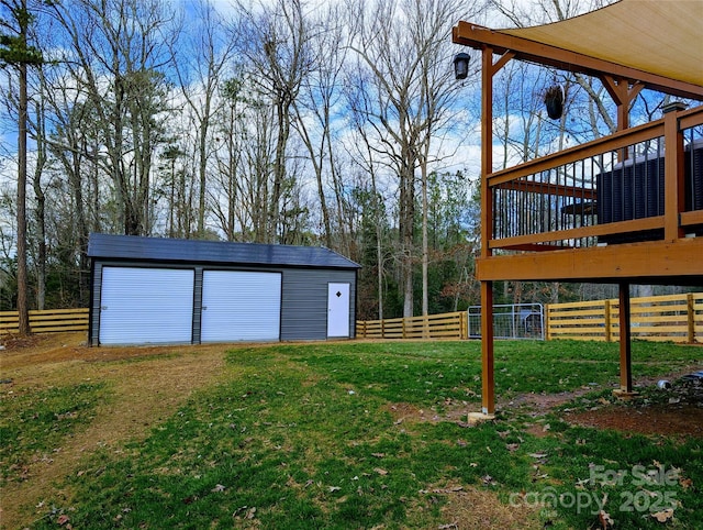 view of yard featuring a garage and an outdoor structure