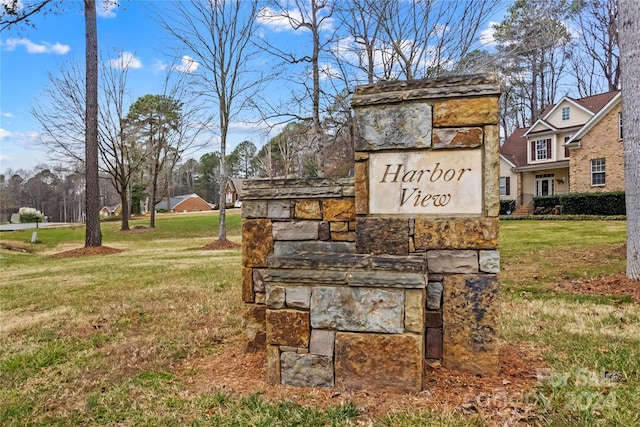 community sign with a yard