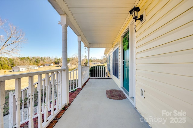 balcony featuring covered porch