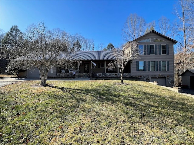 view of front of property with a front lawn