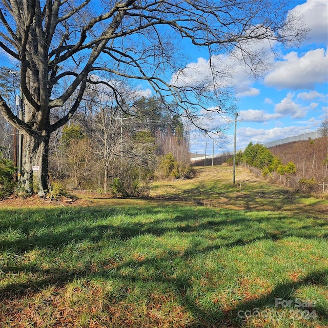 Listing photo 2 for 2231 Pisgah Church Rd, Kernersville NC 27284