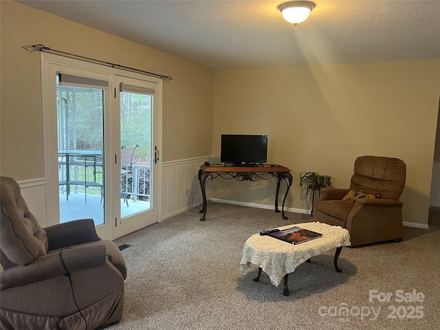 living area featuring carpet