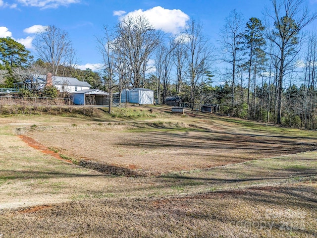 view of yard with an outdoor structure