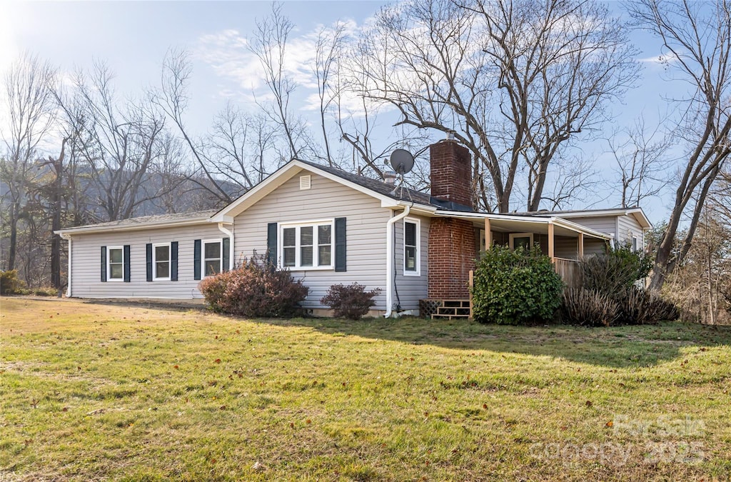 view of front of home with a front lawn