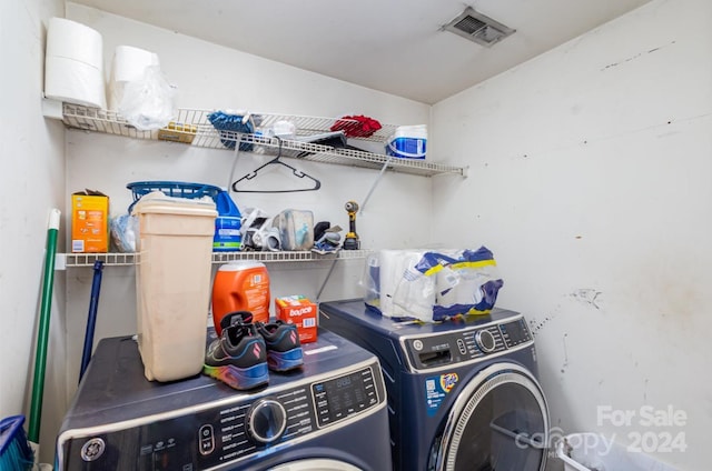 washroom featuring washing machine and clothes dryer