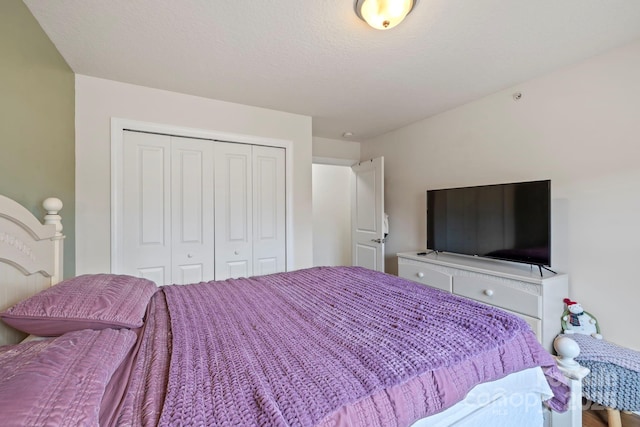 bedroom featuring a closet