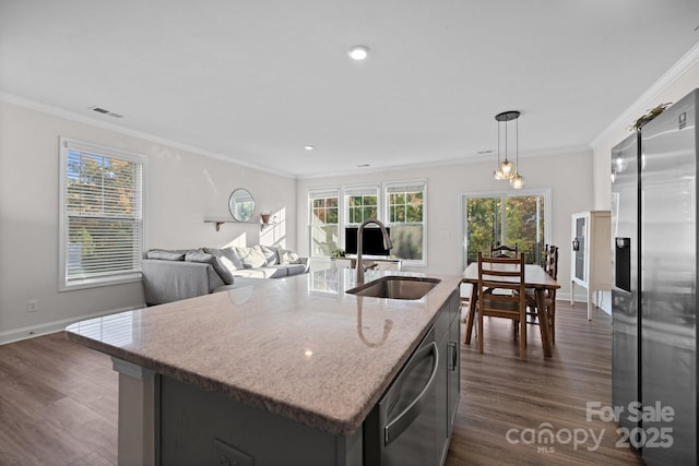 kitchen featuring dark wood-style floors, visible vents, stainless steel appliances, and a sink