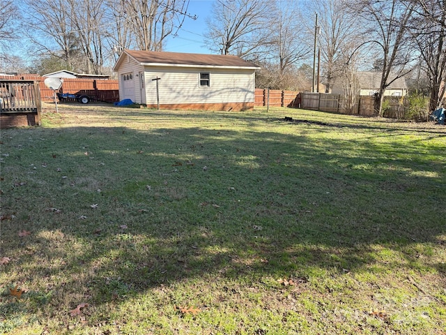 view of yard with an outdoor structure