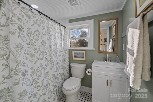 bathroom with a shower with curtain, vanity, and toilet