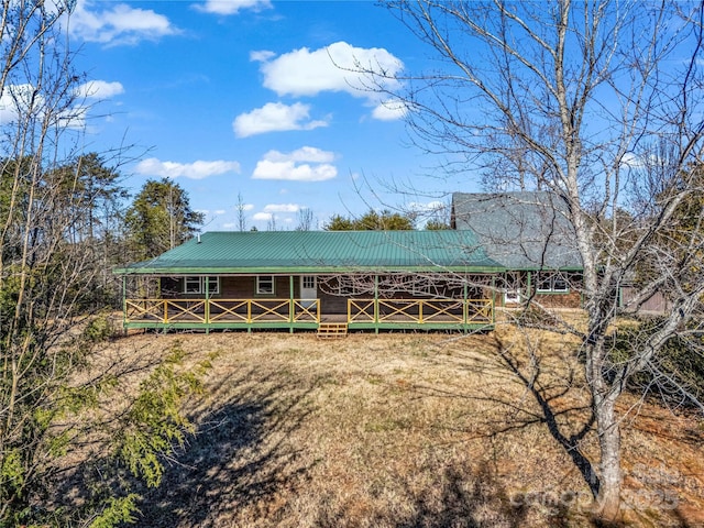 view of front of property featuring a deck