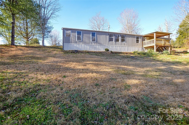 view of front facade featuring a front lawn and a deck