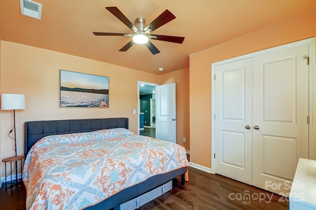 bedroom with dark hardwood / wood-style flooring, ceiling fan, and a closet