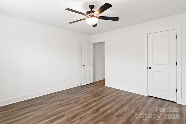 unfurnished room with dark hardwood / wood-style flooring and ceiling fan